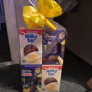 Cesta de ovos de Páscoa empilhados Small stack