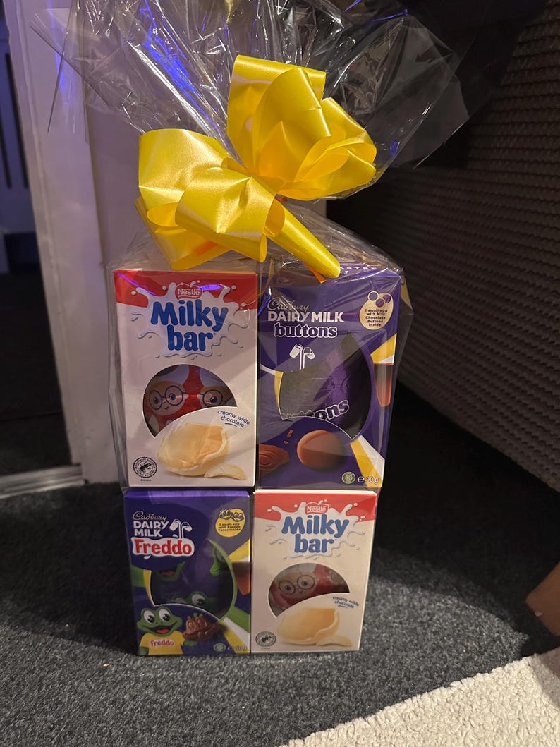 Cesta de ovos de Páscoa empilhados Small stack