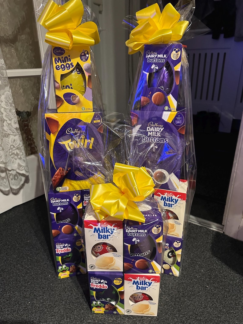 Cesta de ovos de Páscoa empilhados imagem 7