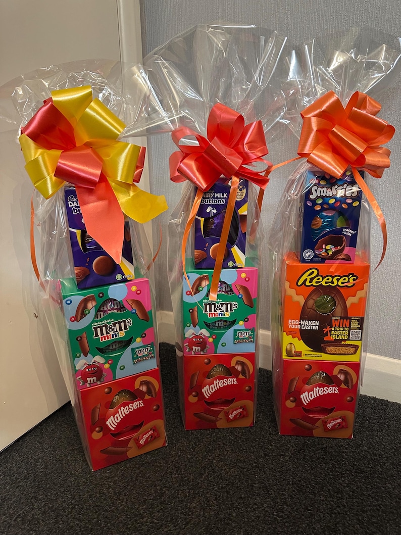 Cesta de ovos de Páscoa empilhados imagem 8