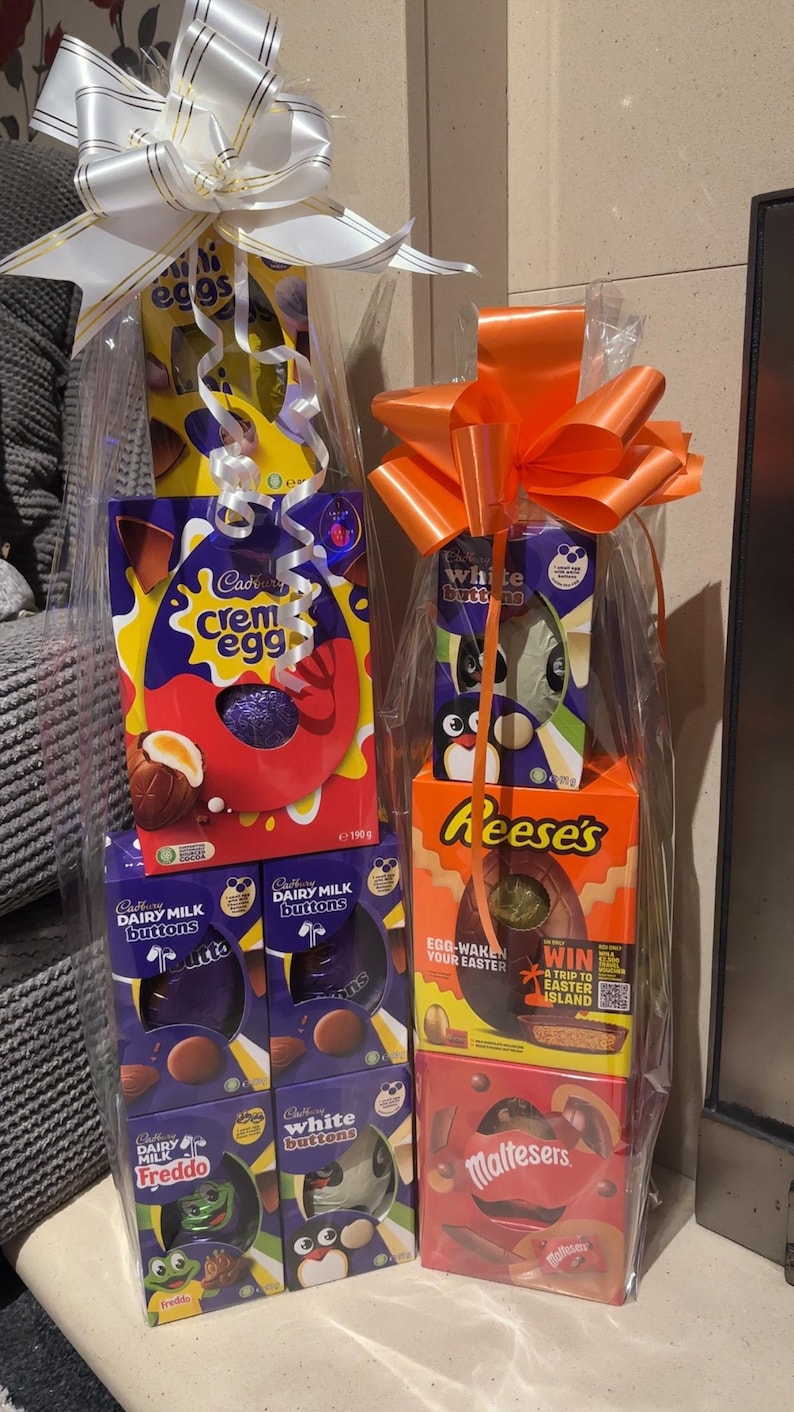 Cesta de ovos de Páscoa empilhados imagem 3