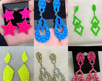 Custom earrings to match any fabric in the world. Made in the USA. Servicing 132 prom, pageant, and bridal retailers nationwide.