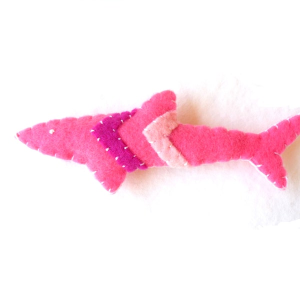 Hai-Woche-Magnet in rosa und Magenta mit Richtungspfeilen geometrische Totem nautisch ozean Dekor