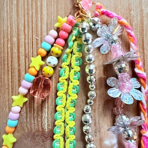 Llaveros para mochilas, llaveros divertidos para bolsos, accesorio de cadena dorada para bolsos, accesorios para bolsos de mujer, llaveros con cuentas, llaveros bonitos para bolsos, colores brillantes