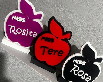 Placa personalizada para escritorio de profesor impresa en 3D con forma de manzana