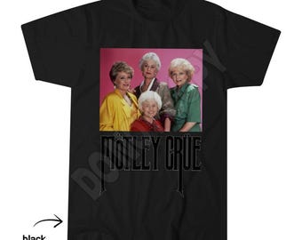 Camiseta retro con foto del elenco de Golden Girls y tipografía de Motley Crue.