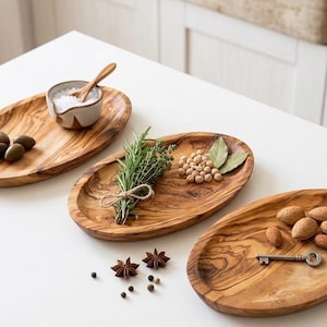 Plateau de service artisanal – Planche à charcuterie en bois d’olivier –  Planche fromage naturelle – Olive wood serving board