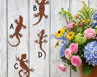 Juego de 4 figuras rústicas de metal con forma de gecko o lagartijas individuales para decoración de pared, ideal para exteriores, jardines, patios y cercas.