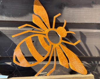 Escultura de abejorro de metal: arte rústico para jardín al aire libre, decoración artística para patio