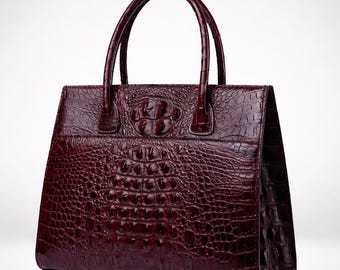 型押しレザーのトートバッグ、エレガントなクロコダイル柄のショルダーバッグ