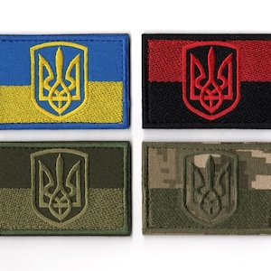 Puede incluir: Cuatro parches rectangulares bordados con el escudo de armas ucraniano, el Tryzub. Los parches están en varios esquemas de color: azul y amarillo, rojo y negro, verde oliva y un patrón de camuflaje.