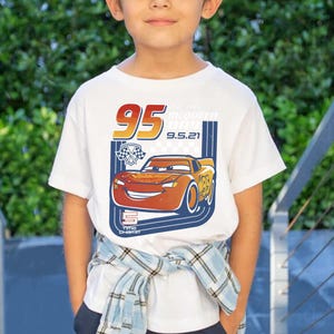 Vintage Lightning McQueen Shirt, Pixar Cars Shirt, Retro McQueen Graphic Tee, DisneyFamily Vacation Trip Shirt 2026 Bild 3