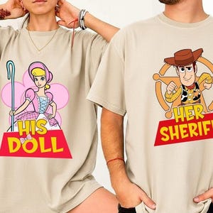 Toy Story Couple Woody And Bo Peep Shirt, Her Sheriff His Doll Shirt Disneyland Couple Shirt Disneyland Valentine Sweatshirt Honeymoon Shirt afbeelding 1