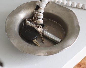 Bol de aluminio martillado - Borde ancho - Decoración metálica vintage