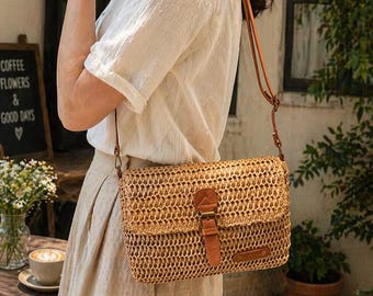 Borsa a tracolla in paglia intrecciata, rafia naturale, stile boho, borsa da spiaggia per le vacanze estive.