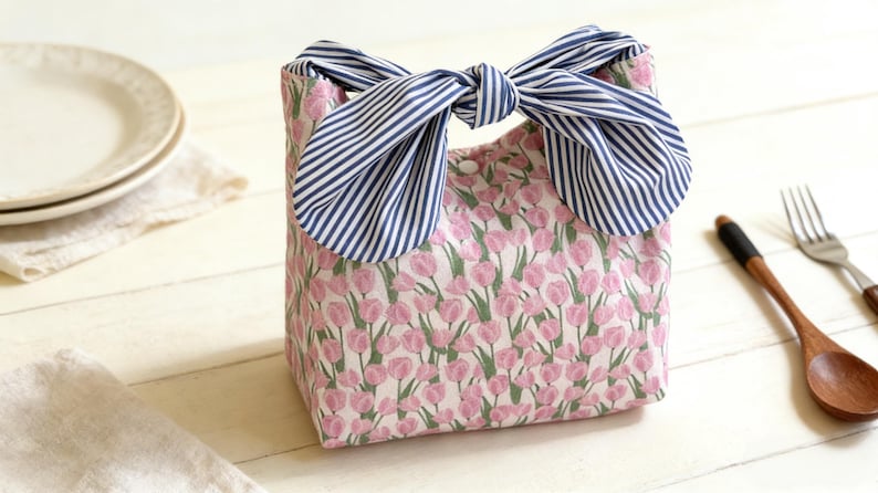 Tulip Paded Cotton Lunch Bag, Reusable Picnic, Insulated Bento Bag image 3