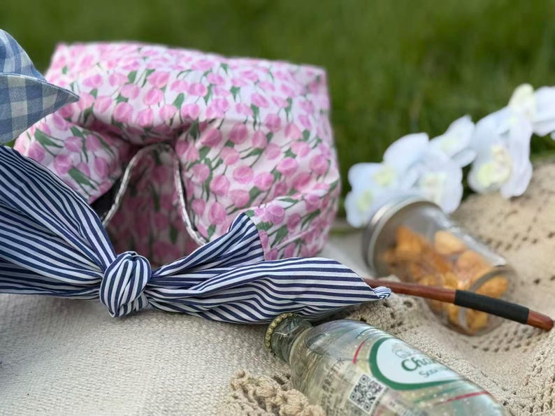 Tulip Paded Cotton Lunch Bag, Reusable Picnic, Insulated Bento Bag image 2