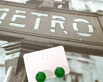 Pendientes de botón redondos de color verde esmeralda vintage, con acabado brillante en tono jade, joyería minimalista para la oreja.