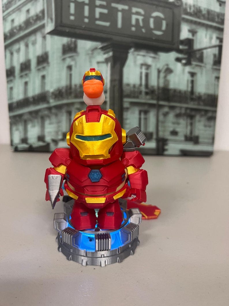 Iron Man Capybara 3D Printed Figure with LED Base - Funny Desk Decor 画像 1