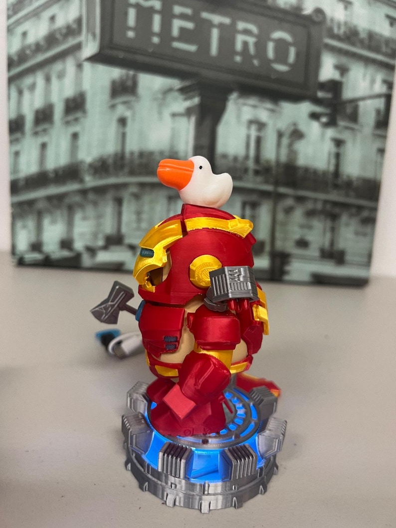 Iron Man Capybara 3D Printed Figure with LED Base - Funny Desk Decor 画像 7