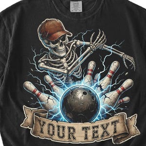 Imagem PNG de caveira jogando boliche, fonte incluída, imagem PNG de jogador de boliche, clipart da temporada de boliche, camiseta esportiva, camiseta de time de boliche, downloads digitais