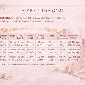 May include: A size guide in centimeters for a pajama set, with measurements for shoulder width, bust, top length, sleeve length, pants length, hip, thigh circumference, and recommended weight. The set is light pink with a floral pattern.