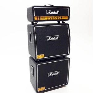 Miniatura de amplificador preto de 3 estágios – Miniatura de áudio feita à mão, item de colecionador eletrônico, decoração, presente tecnológico exclusivo ou peça de exibição em escala 1/12.