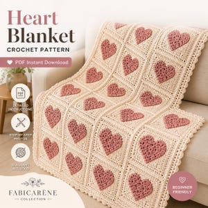 Könnte beinhalten: Gehäkelte Decke mit Herzmuster. Die Decke besteht aus cremefarbenem Garn mit rosa Herzen. Der Text "Heart Blanket CROCHET PATTERN" steht oben. Die Worte "PDF Instant Download" sind ebenfalls sichtbar. Die Decke ist für Anfänger geeignet.