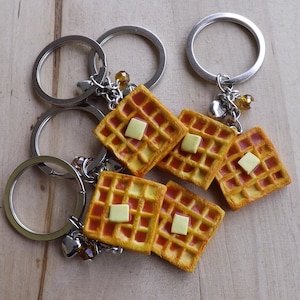 Handgefertigter Waffel-Schlüsselanhänger aus Fimo