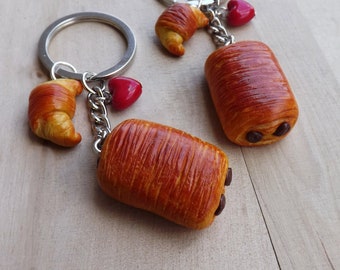 Schlüsselanhänger mit Schokoladen- und Croissant-Motiv aus Polymerton