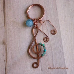 Wire Wrapped Treble Clef Keychain – Copper & Gemstones – Music Lover Gift
