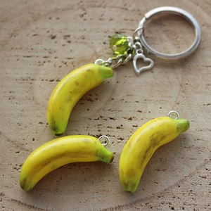 Handmade Polymer Clay Banana Keychain – Fun Fruit Charm, Unique Bag Accessory