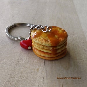 Pfannkuchen-Schlüsselanhänger mit Ahornsirup aus Fimo