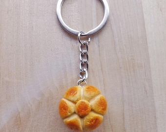 Handmade michetta rosetta bread keychain in polymer clay, traditional Milan bread miniature, gift for Italian food and bakery lovers