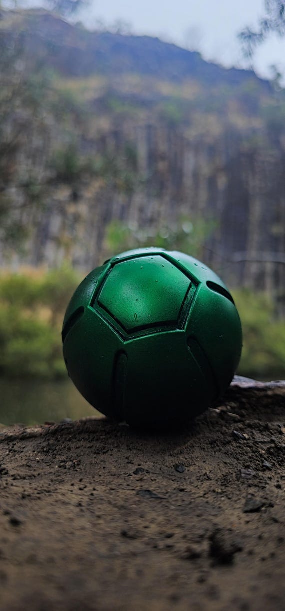 Steel Ball Run Replica Sphere – JoJo Inspired Collector Prop