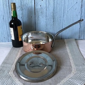 French, Fabrication Francaise, Copper and Cast Iron, Saute Pan, Refurbished by Atelier du Cuivre. 21 cm
