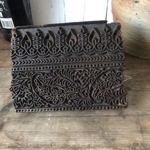 Bloco de impressão floral antigo, grande, muito colecionável, esculpido à mão em madeira, para papel de parede ou tecido.