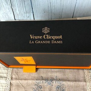 Veuve Clicquot Ponsardin, box for Bottle of Champagne Orange and Black 2006, Unique, Rare. image 1