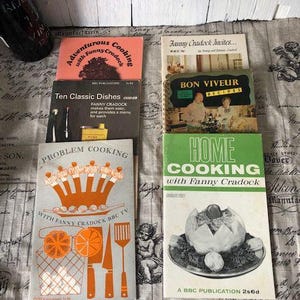 Wybór starych broszur Fanny Cradock.
