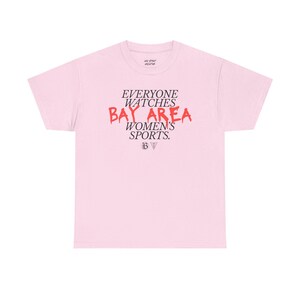 Maglietta unisex Bay FC e Golden State Valkyries (Papavero) - Tutti guardano gli sport femminili della Bay Area immagine 10