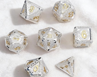 Set di dadi D&D interamente in metallo, dadi in lega di zinco argentata pesante, ingranaggi poliedrici affilati per giochi di ruolo da tavolo, dadi solidi e bilanciati, regalo per giocatori professionisti.