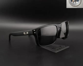 Oakley Holbrook Polarized Sunglasses | Matte Black Frame | Silver Logo | UV Protection Eyewear