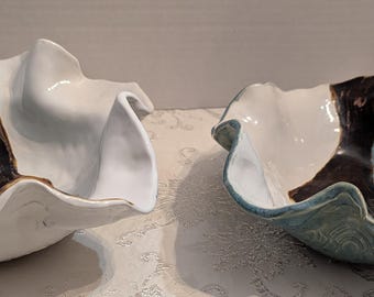 ヴィンテージ手作りスタジオ陶器ボウルセット、波型リム、青茶色セラミック