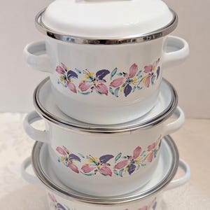 Vintage Floral Enamel Cookware Set of 3 with Lids White Stock Pots Pink Purple Flowers Kitchen Canister Nesting Pots Indonesia