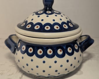 Met Poolse aardewerk bedekte suikerpot/kruik blauw wit stippatroon steengoed schaaltje