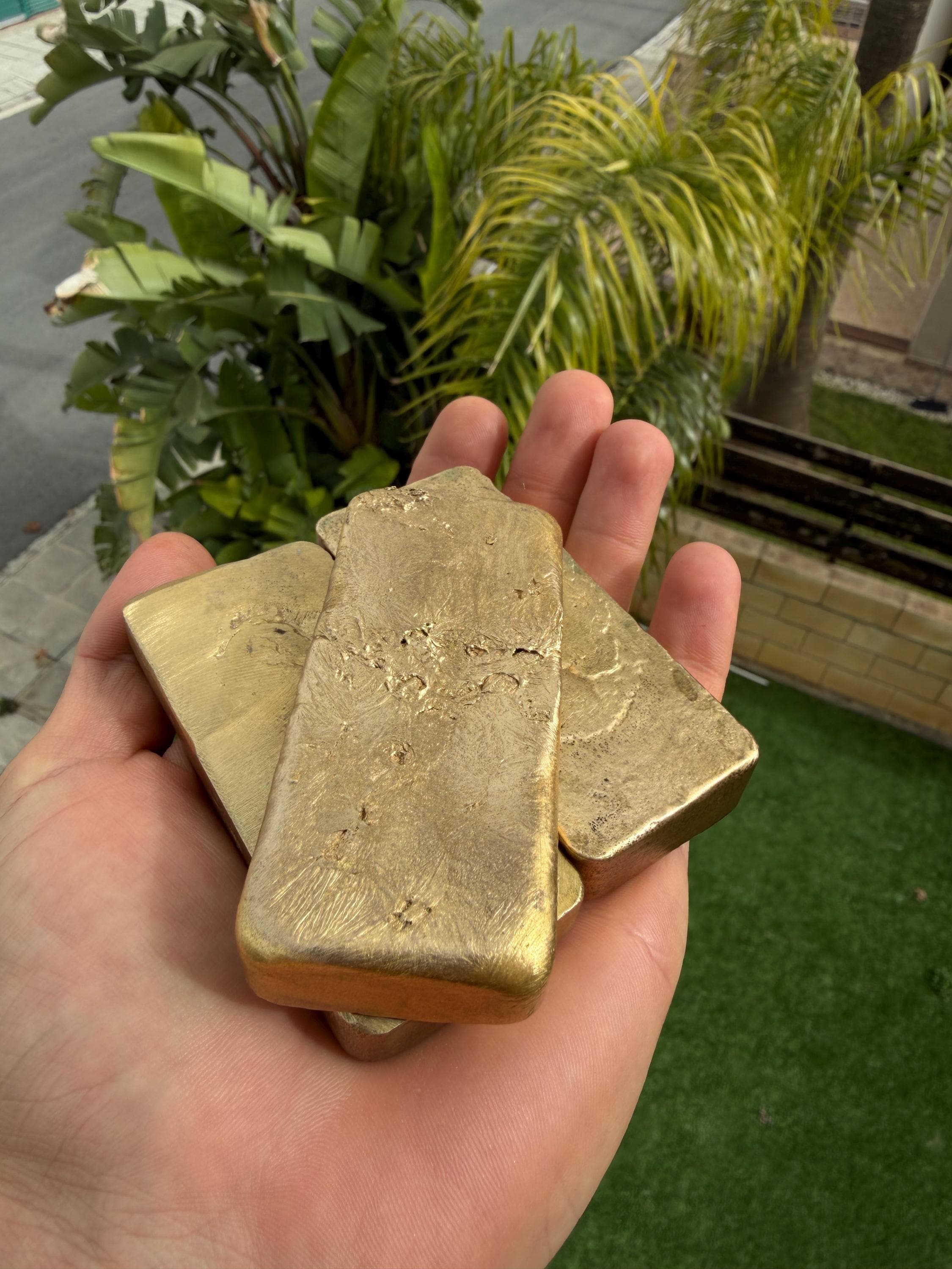 Lpitoy 3 Pièces Lingot d'or Fausse Brique Dorée Réplique Lingot d'or Décorations De Barre d'or Réaliste Barre d'or Brique Accessoire De Film Presse-Papier Nouveauté Cadeau