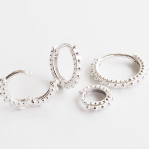 Dot Huggie Hoop Silber / Turm Ohrring / Huggie Hoop / Knorpel Hoop / Helix Hoop / Lobe Ohrring