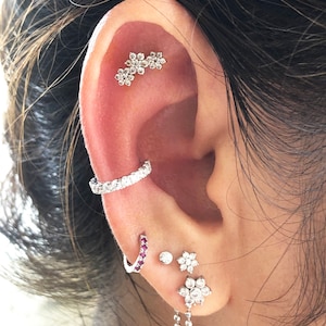 Front Facing Eternity CZ Clicker Conch Earring, CZ Hoop Piercing, Cartilage Earring, Clicker Earring, Helix Earring, Hoop Lobe (1pc)