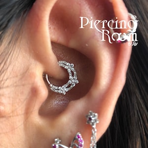 Three Gems Flower Clicker Daith Earring, Septum Ring,CZ Hoop Piercing, Cartilage, Clicker Ring, Helix Earring, Eternity Hoop, Lobe Piercing