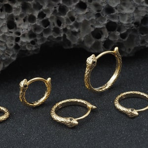 SNAKE Huggie EARRINGS / Dainty Hoop Earrings/ Snake Hoop / Cartilage Hoop/ Snake Lover /  Helix Earrings (1pc)